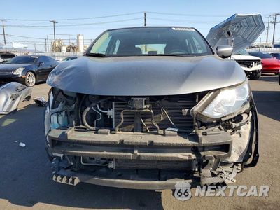 Piąte zdjęcie samochodu w środku: 2018 NISSAN ROGUE SPORT S VIN:JN1BJ1CP6JW160387 - miniatura
