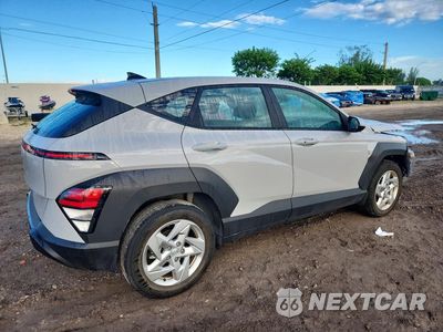 Trzecie zdjęcie samochodu z tyłu: 2024 HYUNDAI KONA SE VIN:KM8HA3AB5RU169773 - miniatura