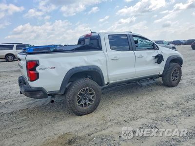 Trzecie zdjęcie samochodu z tyłu: 2023 CHEVROLET COLORADO ZR2 VIN:1GCPTFEK9P1238355 - miniatura