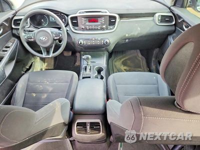 Zdjęcie 8 z 12 samochodu: 2016 KIA SORENTO L VIN:5XYPG4A34GG164818 - miniatura