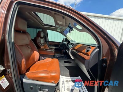 Piąte zdjęcie samochodu w środku: 2014 TOYOTA TUNDRA CREWMAX PLATINUM VIN:5TFAW5F13EX406028 - miniatura