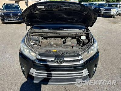 Piąte zdjęcie samochodu w środku: 2019 TOYOTA HIGHLANDER XLE VIN:5TDJZRFHXKS606062 - miniatura