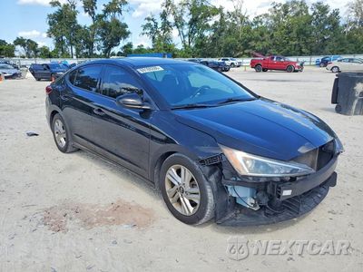 Czwarte zdjęcie samochodu z boku: 2019 HYUNDAI ELANTRA VALUE EDITION VIN:5NPD84LF7KH463941 - miniatura