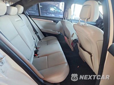 Zdjęcie 10 z 12 samochodu: 2014 MERCEDES-BENZ C 250 VIN:WDDGF4HBXER304276 - miniatura