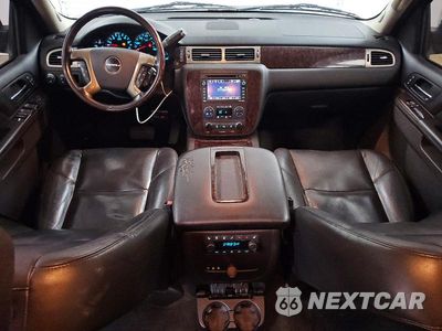 Zdjęcie 8 z 13 samochodu: 2010 GMC YUKON DENALI VIN:1GKUKEEF5AR124501 - miniatura