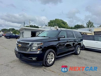 Drugie zdjęcie samochodu z przodu: 2020 CHEVROLET SUBURBAN K1500 LT VIN:1GNSKHKC8LR232376 - miniatura