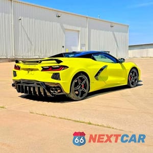Czwarte zdjęcie samochodu z boku: 2024 CHEVROLET CORVETTE STINGRAY 1LT VIN:1G1YA3D44R5102702 - miniatura