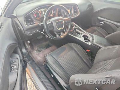 Zdjęcie 8 z 12 samochodu: 2017 DODGE CHALLENGER SXT VIN:2C3CDZAG2HH568425 - miniatura
