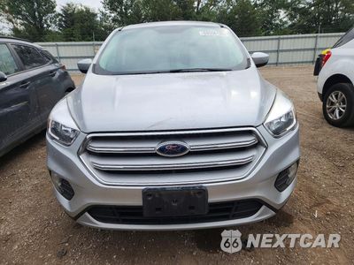 Piąte zdjęcie samochodu w środku: 2019 FORD ESCAPE SE VIN:1FMCU9GD6KUA98327 - miniatura