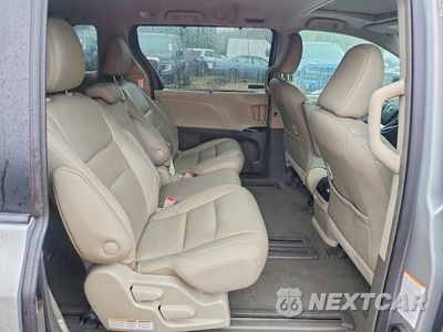 Zdjęcie 11 z 14 samochodu: 2019 TOYOTA SIENNA XLE 8-PASSENGER VIN:5TDYZ3DC1KS993877 - miniatura