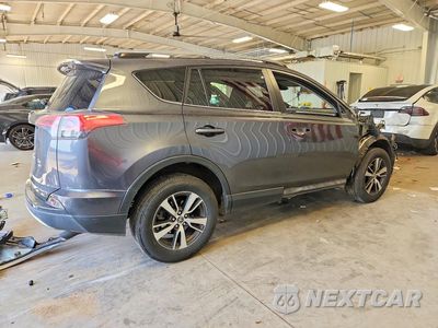 Trzecie zdjęcie samochodu z tyłu: 2018 TOYOTA RAV4 XLE VIN:JTMRFREV9JD235098 - miniatura