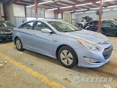 Czwarte zdjęcie samochodu z boku: 2013 HYUNDAI SONATA HYBRID VIN:KMHEC4A40DA083849 - miniatura