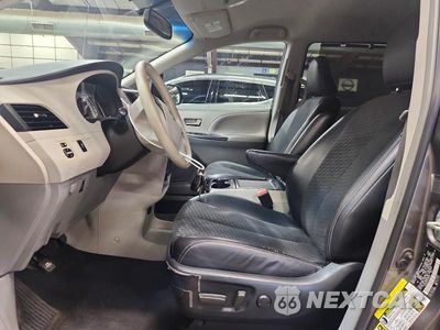 Zdjęcie 7 z 13 samochodu: 2012 TOYOTA SIENNA SPORT VIN:5TDXK3DC4CS188473 - miniatura