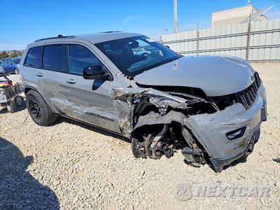 Czwarte zdjęcie samochodu z boku: 2019 JEEP GRAND CHEROKEE LAREDO VIN:1C4RJFAG0KC742595 - miniatura