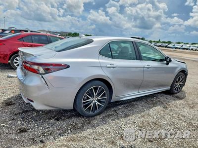 Trzecie zdjęcie samochodu z tyłu: 2024 TOYOTA CAMRY SE VIN:4T1G11AK6RU888658 - miniatura