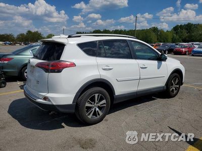 Trzecie zdjęcie samochodu z tyłu: 2017 TOYOTA RAV4 XLE VIN:2T3RFREV5HW667880 - miniatura