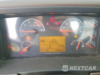 Zdjęcie 9 z 12 samochodu: 2017 VOLVO VNL SEMI TRUCK VIN:4V4N39TG1HN987995 - miniatura