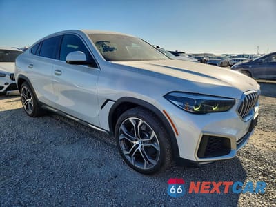 Czwarte zdjęcie samochodu z boku: 2021 BMW X6 XDRIVE40I VIN:5UXCY6C08M9D85962 - miniatura