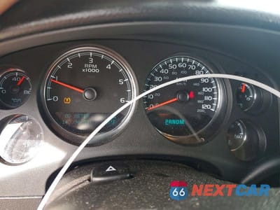 Zdjęcie 9 z 14 samochodu: 2013 CHEVROLET SUBURBAN K1500 LT VIN:1GNSKJE77DR231193 - miniatura