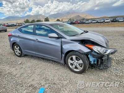 Czwarte zdjęcie samochodu z boku: 2013 HYUNDAI ELANTRA GLS VIN:KMHDH4AEXDU711260 - miniatura