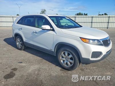 Czwarte zdjęcie samochodu z boku: 2013 KIA SORENTO LX VIN:5XYKTDA63DG424136 - miniatura