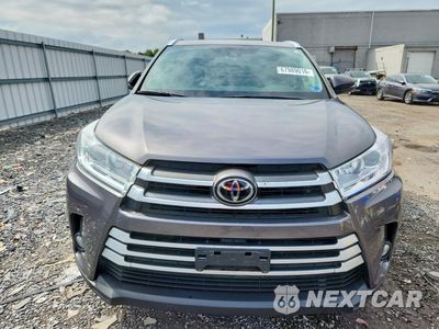 Piąte zdjęcie samochodu w środku: 2018 TOYOTA HIGHLANDER XLE VIN:5TDJZRFH8JS817954 - miniatura