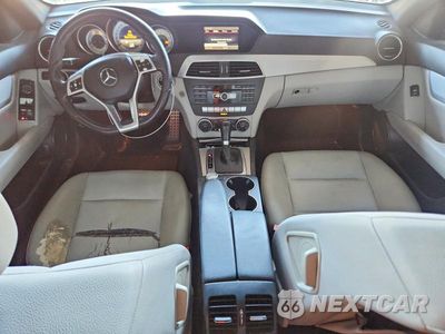 Zdjęcie 8 z 12 samochodu: 2014 MERCEDES-BENZ C 250 VIN:WDDGF4HBXER304276 - miniatura