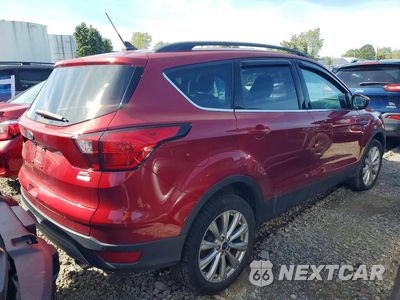 Trzecie zdjęcie samochodu z tyłu: 2019 FORD ESCAPE SEL VIN:1FMCU9HDXKUA85904 - miniatura