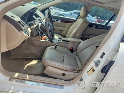 Zdjęcie 7 z 12 samochodu: 2010 MERCEDES-BENZ C 300 VIN:WDDGF5EB1AR099676 - miniatura