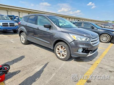 Czwarte zdjęcie samochodu z boku: 2019 FORD ESCAPE SE VIN:1FMCU9GD2KUC34310 - miniatura