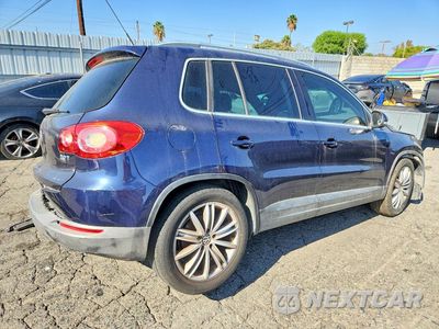 Trzecie zdjęcie samochodu z tyłu: 2011 VOLKSWAGEN TIGUAN S VIN:WVGAV7AX8BW506181 - miniatura