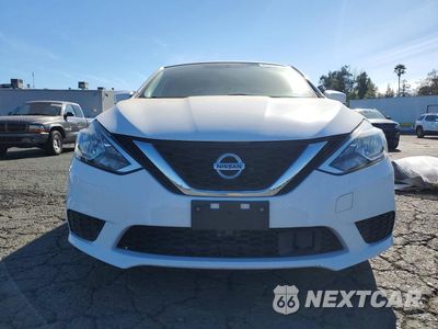 Piąte zdjęcie samochodu w środku: 2018 NISSAN SENTRA S VIN:3N1AB7AP5JY209750 - miniatura