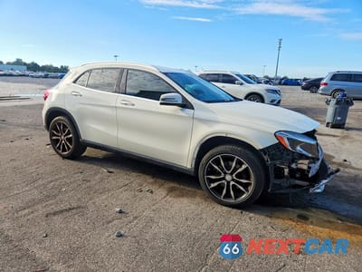 Czwarte zdjęcie samochodu z boku: 2016 MERCEDES-BENZ GLA 250 VIN:WDCTG4EB2GJ217834 - miniatura
