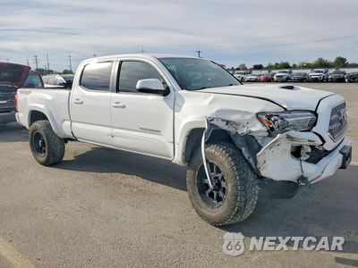 Czwarte zdjęcie samochodu z boku: 2017 TOYOTA TACOMA TRD SPORT VIN:3TMDZ5BN2HM017095 - miniatura