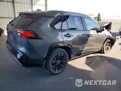 Trzecie zdjęcie samochodu z tyłu: 2024 TOYOTA RAV4 SE VIN:4T3T6RFV5RU172245 - miniatura