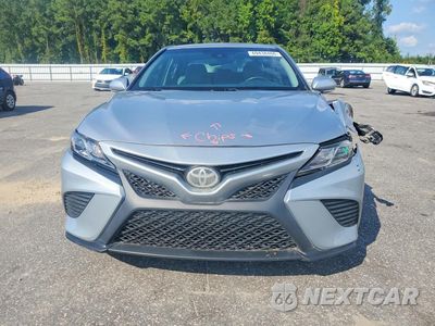 Piąte zdjęcie samochodu w środku: 2018 TOYOTA CAMRY SE VIN:4T1B11HK4JU147882 - miniatura