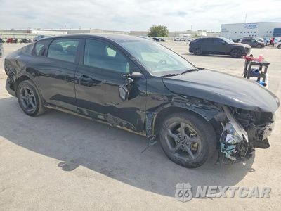 Czwarte zdjęcie samochodu z boku: 2025 KIA K4 LXS VIN:3KPFT4DE9SE015802 - miniatura