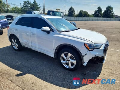 Czwarte zdjęcie samochodu z boku: 2022 AUDI Q3 PREMIUM 40 VIN:WA1AUCF33N1148196 - miniatura