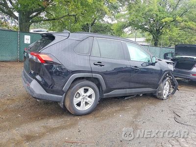 Trzecie zdjęcie samochodu z tyłu: 2021 TOYOTA RAV4 XLE VIN:2T3P1RFV9MW235629 - miniatura