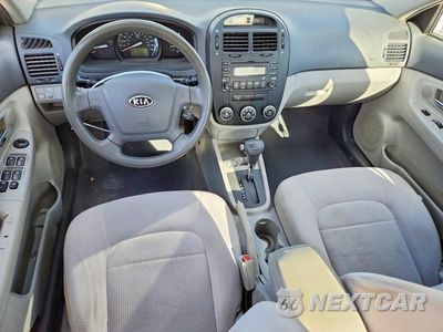 Zdjęcie 8 z 12 samochodu: 2009 KIA SPECTRA LX VIN:KNAFE221595648072 - miniatura
