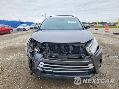 Piąte zdjęcie samochodu w środku: 2017 TOYOTA HIGHLANDER LE PLUS VIN:5TDBZRFH5HS418353 - miniatura