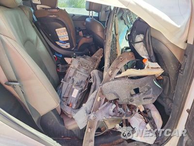 Zdjęcie 10 z 12 samochodu: 2017 HYUNDAI SANTA FE SE VIN:KM8SN4HF0HU197097 - miniatura