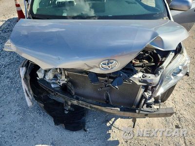 Zdjęcie 12 z 13 samochodu: 2014 TOYOTA SIENNA LE VIN:5TDKK3DCXES440854 - miniatura