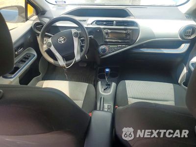 Zdjęcie 8 z 12 samochodu: 2012 TOYOTA PRIUS C TWO VIN:JTDKDTB35C1520649 - miniatura