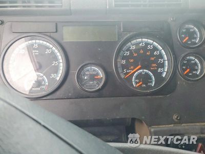 Zdjęcie 9 z 13 samochodu: 2016 FREIGHTLINER CASCADIA 125 SEMI TRUCK VIN:1FUJGLD53GLGT6844 - miniatura