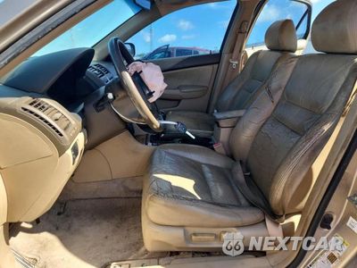 Zdjęcie 7 z 12 samochodu: 2004 HONDA ACCORD EX VIN:1HGCM55804A112912 - miniatura