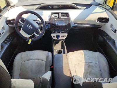 Zdjęcie 8 z 12 samochodu: 2017 TOYOTA PRIUS TWO VIN:JTDKBRFUXH3043434 - miniatura