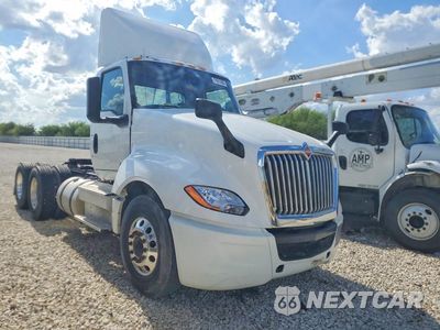 Czwarte zdjęcie samochodu z boku: 2019 INTERNATIONAL LT625 SEMI TRUCK VIN:3HCKZTZRXKL160476 - miniatura