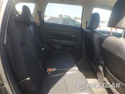 Zdjęcie 11 z 13 samochodu: 2016 MITSUBISHI OUTLANDER SE VIN:JA4AZ3A31GZ022965 - miniatura
