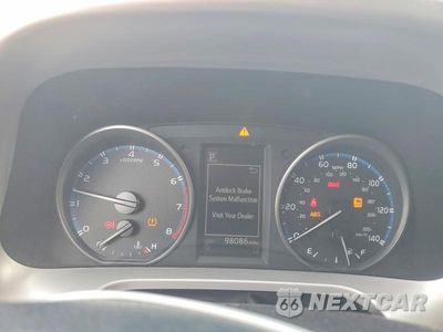 Zdjęcie 9 z 13 samochodu: 2018 TOYOTA RAV4 LE VIN:JTMZFREV7JJ173346 - miniatura